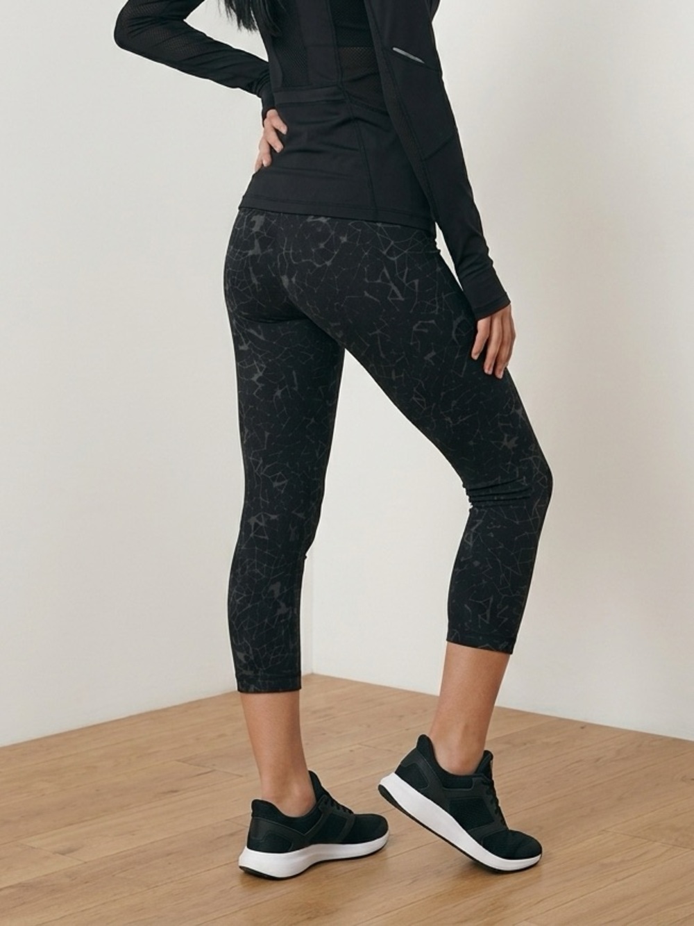 Lululemon High-Rise Cropped Leggings Black Pattern Size 6 22” Inseam